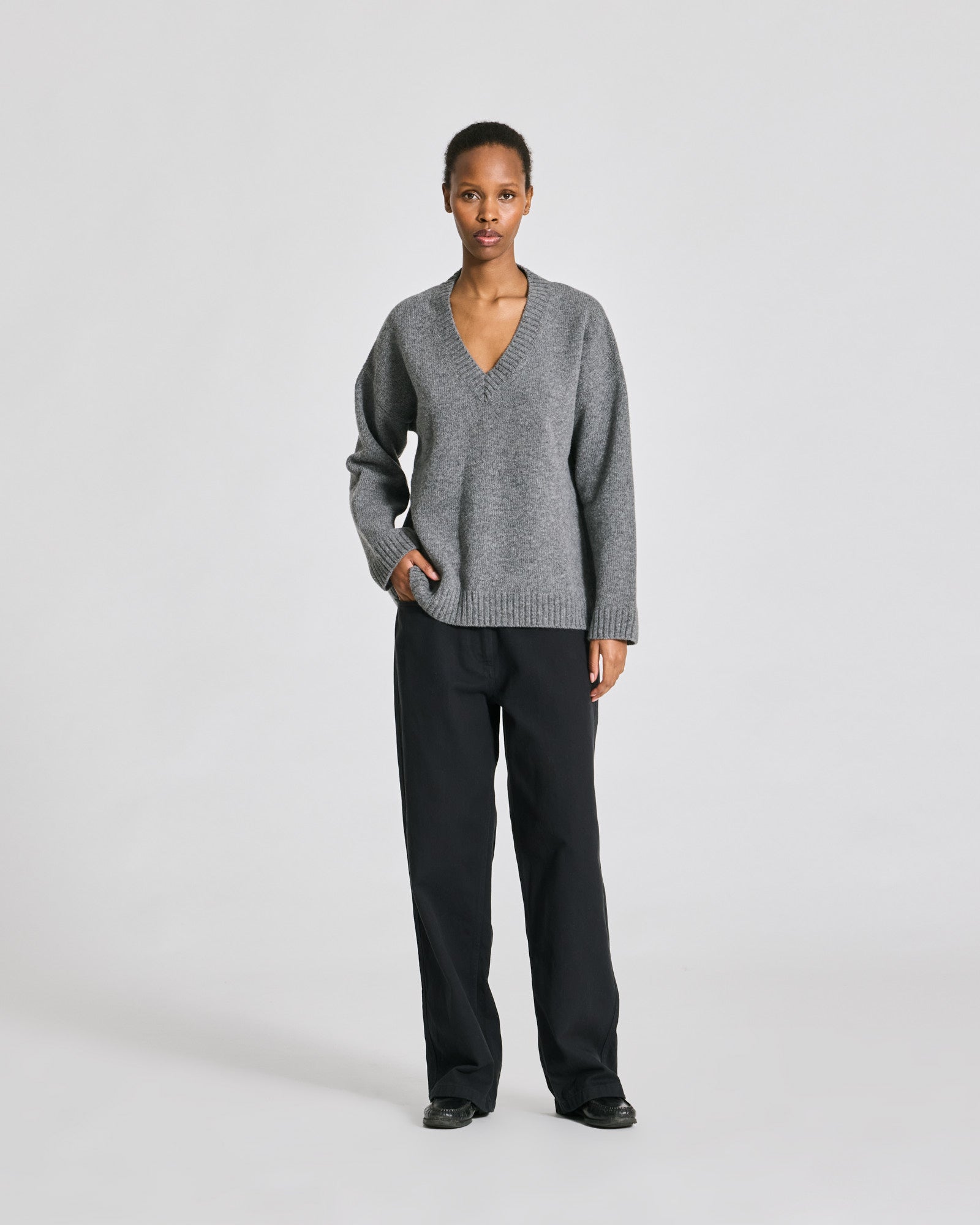 GAI+LISVA Elvira Lambswool V-neck Knit GOTS Lambswool l Knitwear 631 Grafitti Grey Melangé